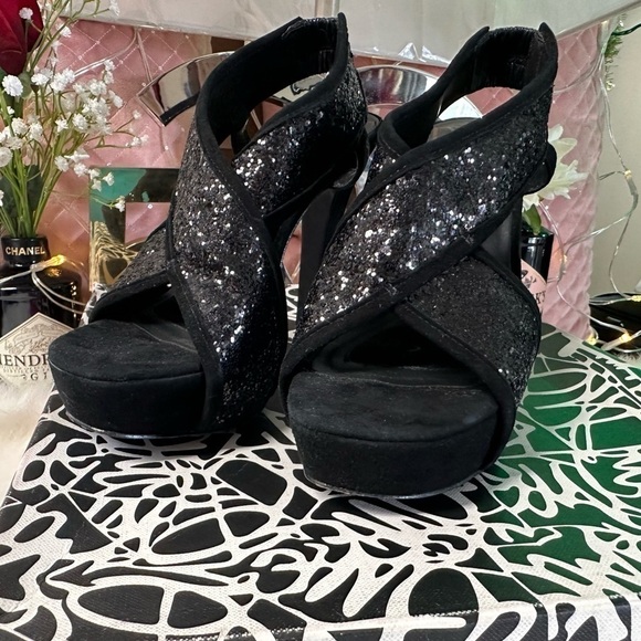 Authentic DIANE VON FURSTENBERG BLACK GLITTER AND SUEDE IRINA 5” HEELS SIZE 6.5M - Picture 6 of 14